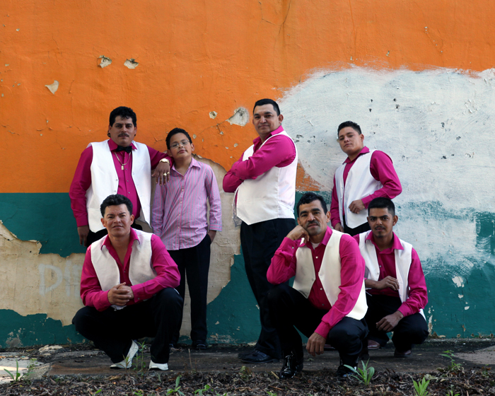 Los Hermanos Lovo: Top (L to R): Alfredo Fuentes, Jonathan Lovo, Hozmín Lovo, Edgar Lovo. Bottom (L to R): Eliseo Lovo, Trinidad Love, Santos Núñez