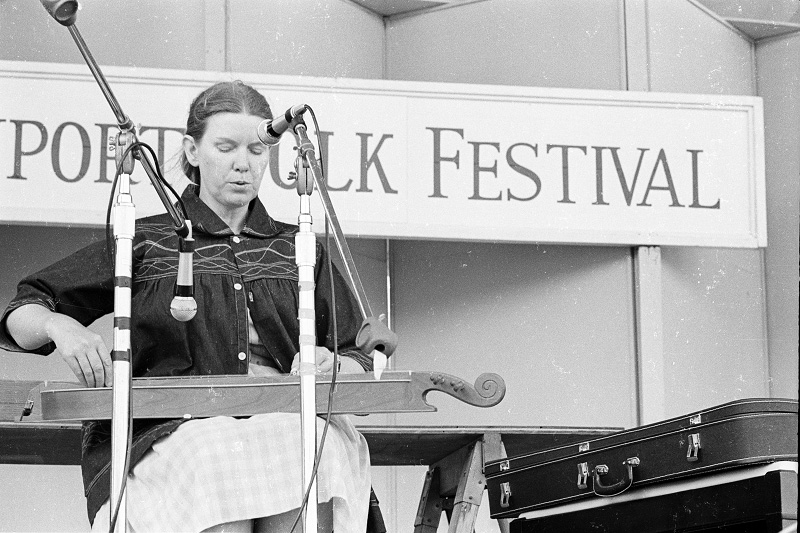 Jean Ritchie performs at the 1967 Newport Folk Festival. Photo by Diana Davies, Courtesy of the Ralph Rinzler Folklife Archives and Collections