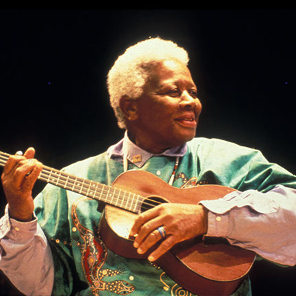 Ella Jenkins performs at Baird Auditorium, National Museum of Natural History, Smithsonian Institution, 1996. Photograph by Jeff Tinsley. Courtesy of the Center for Folklife and Cultural Heritage, Smithsonian Institution