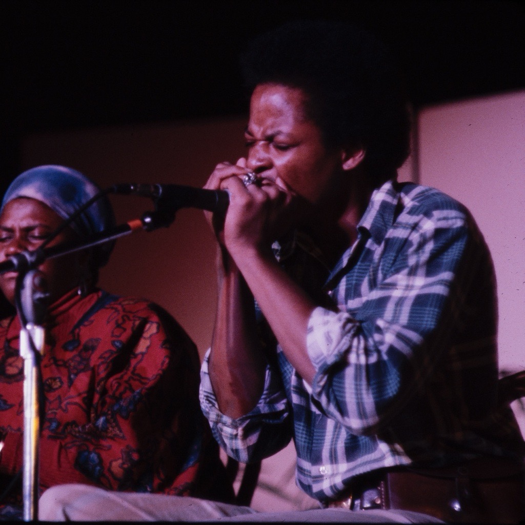 Phil Wiggins performing with Bernice Johnson Reagon at the 1977 Festival of American Folklife.